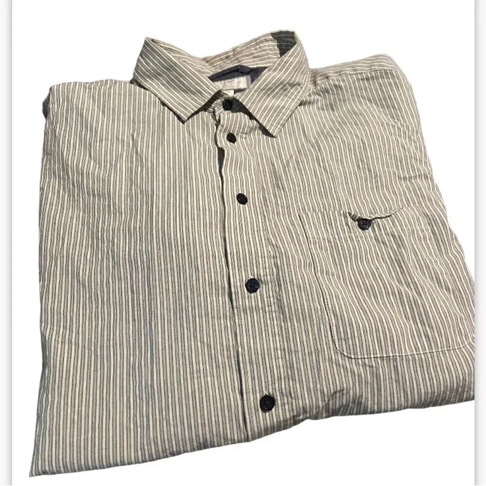 Old Navy size XL mens button up shirt excellent condition like new